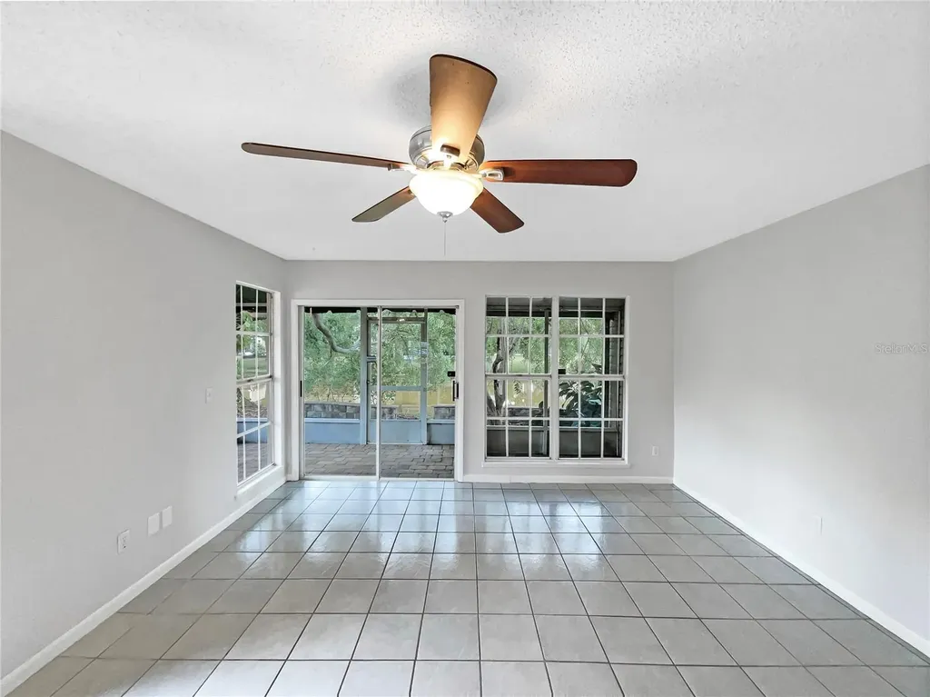 6902 Lakeview Court Tampa FL 33634