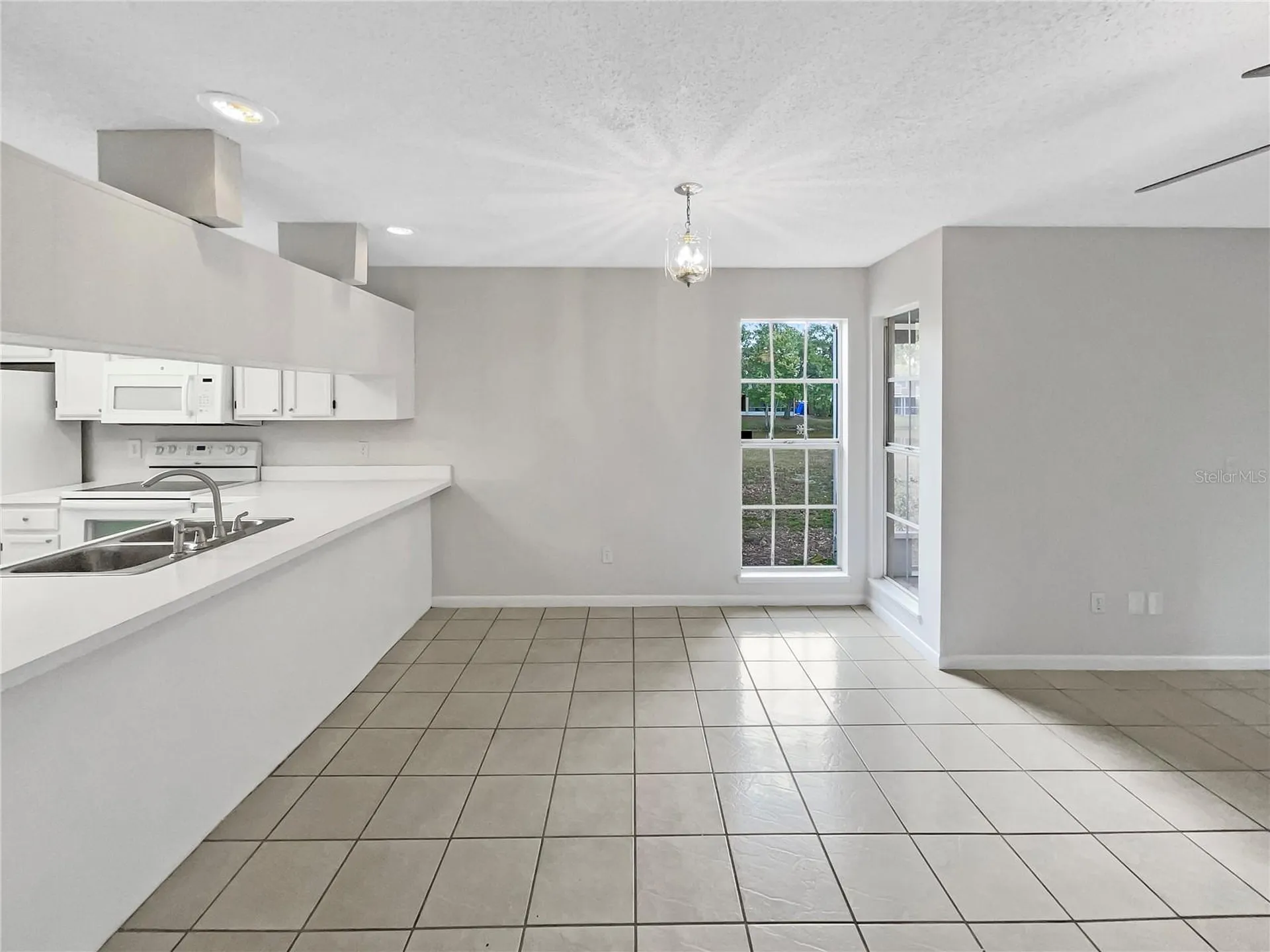 6902 Lakeview Court Tampa FL 33634