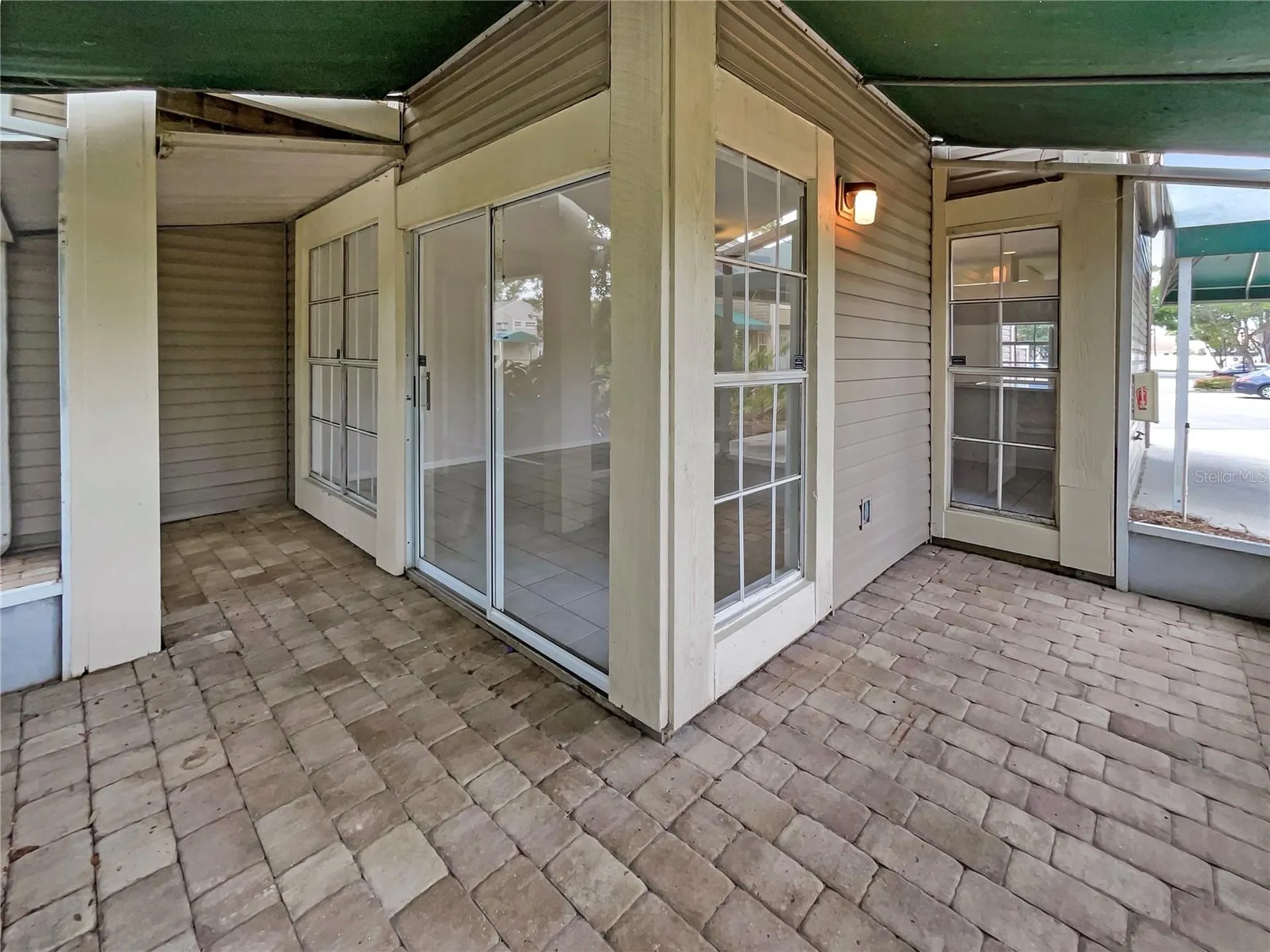 6902 Lakeview Court Tampa FL 33634