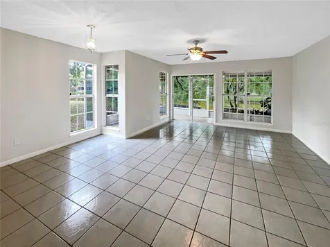 6902 Lakeview Court Tampa FL 33634