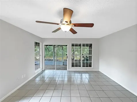 6902 Lakeview Court Tampa FL 33634