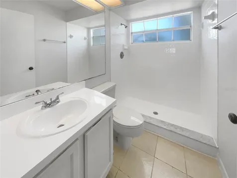 6902 Lakeview Court Tampa FL 33634