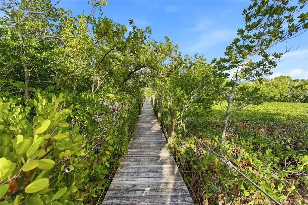 700 Tropical Circle Sarasota FL 34242