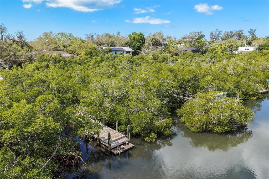 700 Tropical Circle Sarasota FL 34242