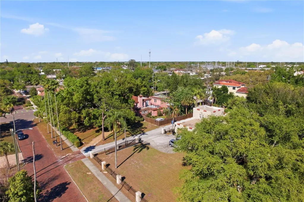 100 72nd Street S St Petersburg FL 33707