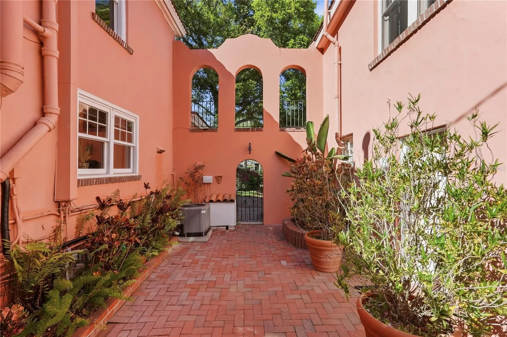 100 72nd Street S St Petersburg FL 33707
