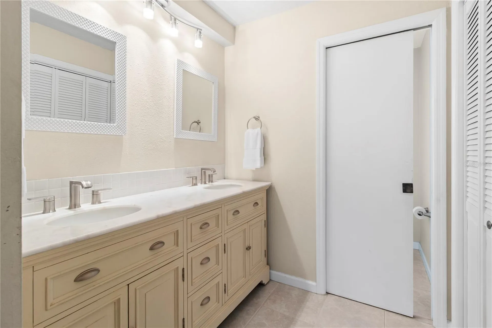 7926 Cypress Lake Drive Sarasota FL 34243