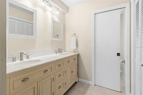 7926 Cypress Lake Drive Sarasota FL 34243
