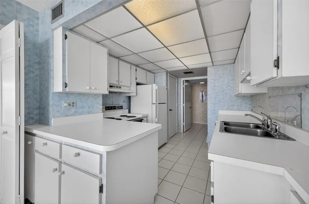 1111 N Gulfstream Avenue Sarasota FL 34236
