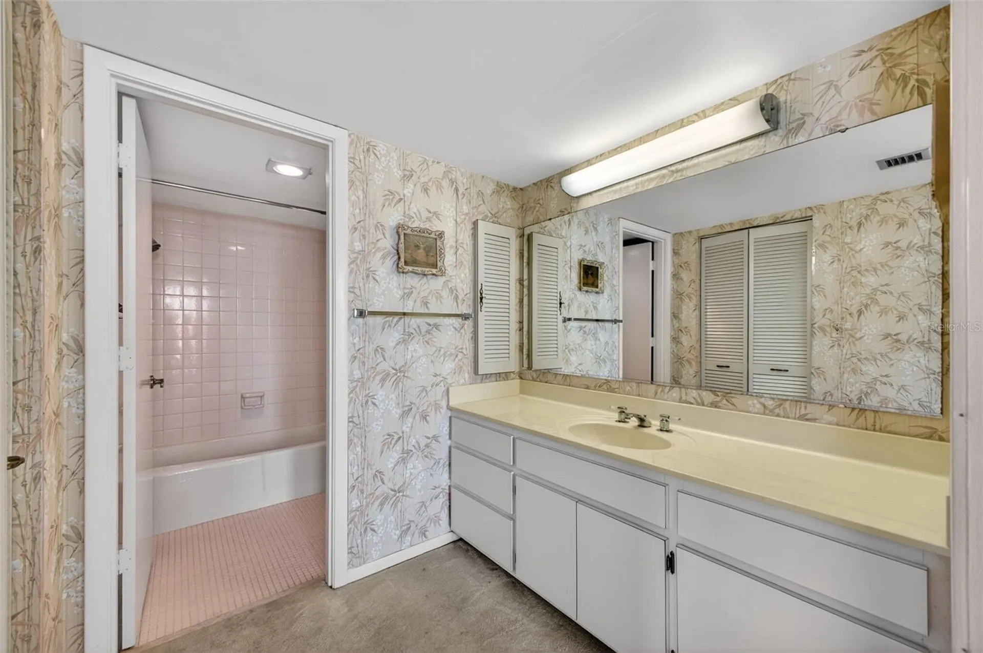 1111 N Gulfstream Avenue Sarasota FL 34236