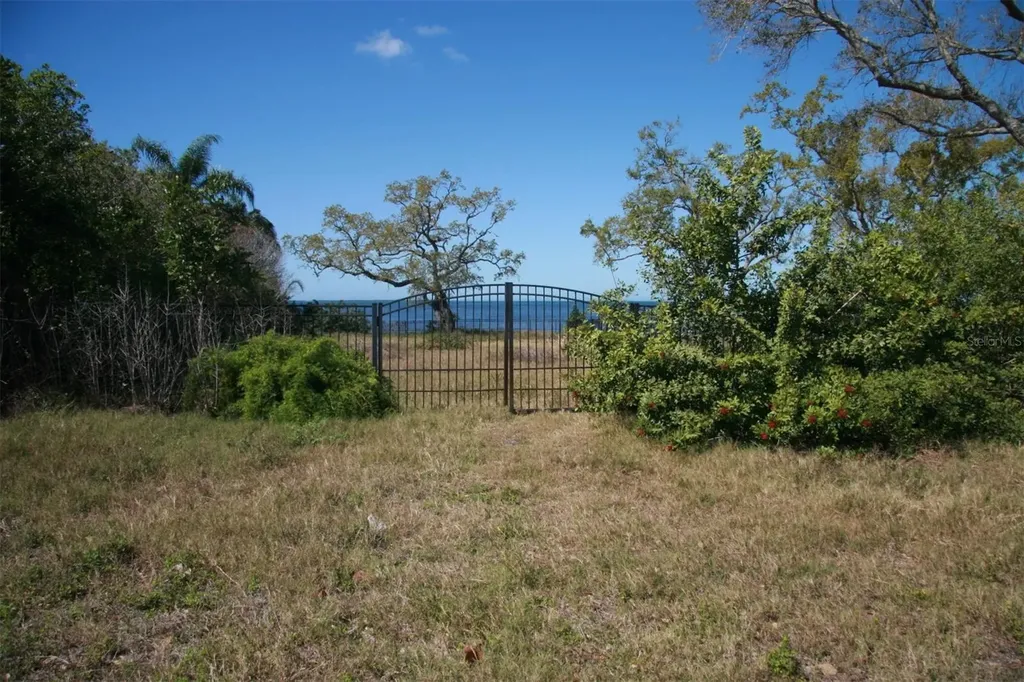 000 Bluff Boulevard Holiday FL 34691