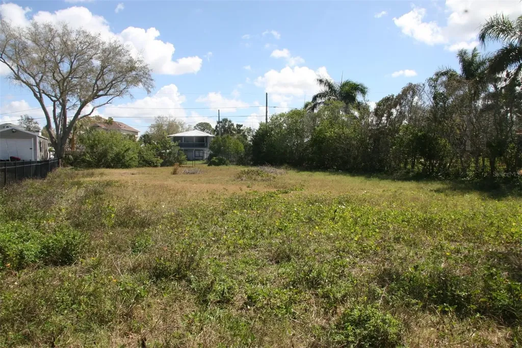 000 Bluff Boulevard Holiday FL 34691
