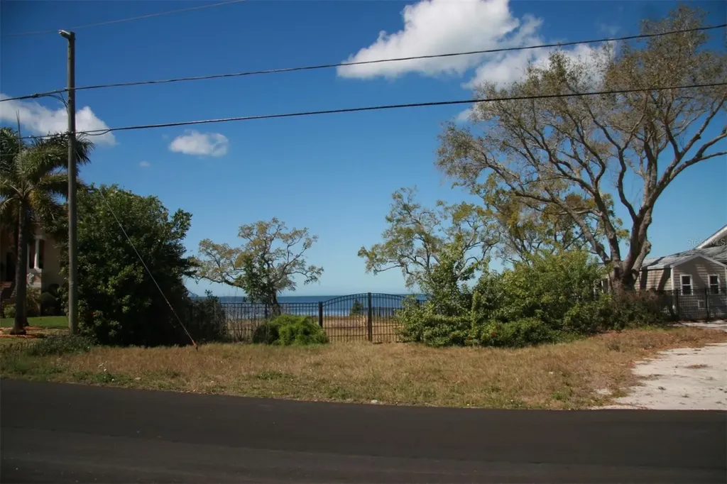 000 Bluff Boulevard Holiday FL 34691