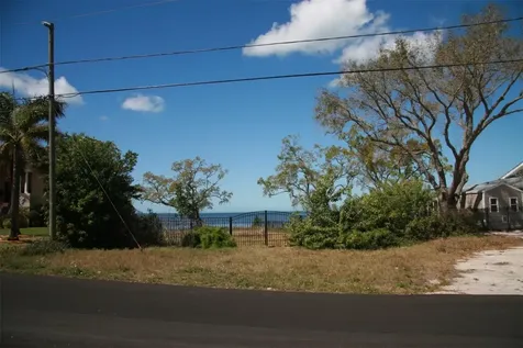 000 Bluff Boulevard Holiday FL 34691