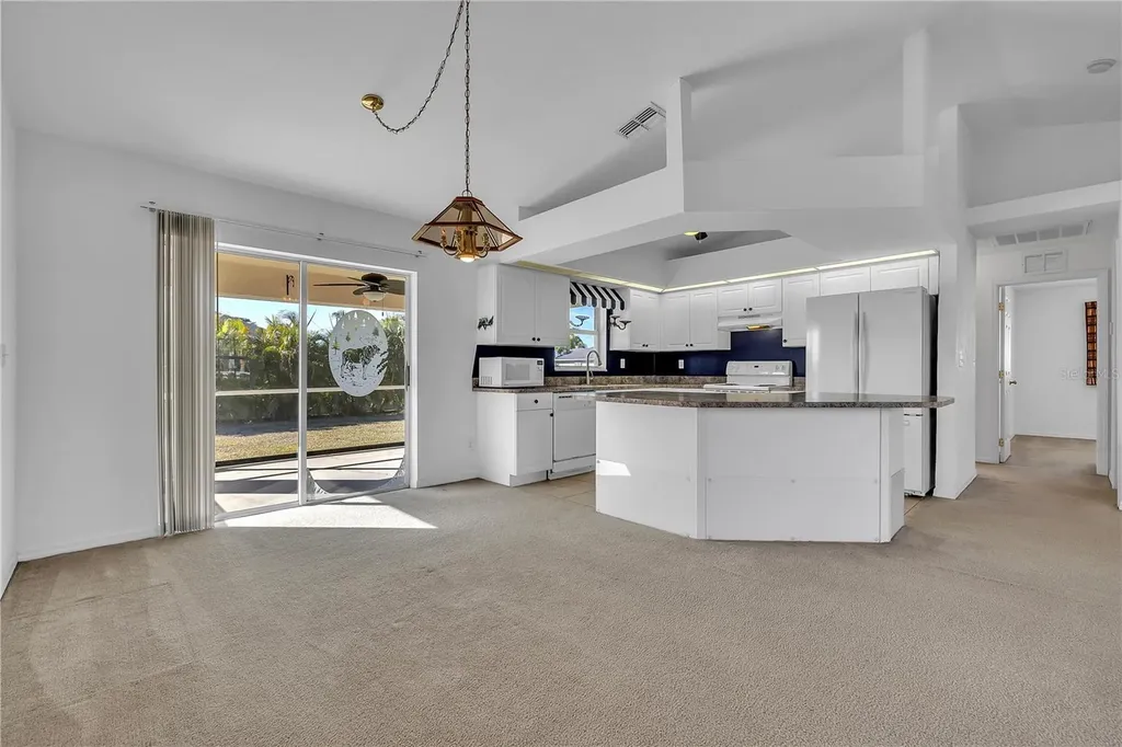 916 NE 4th Place Cape Coral FL 33909