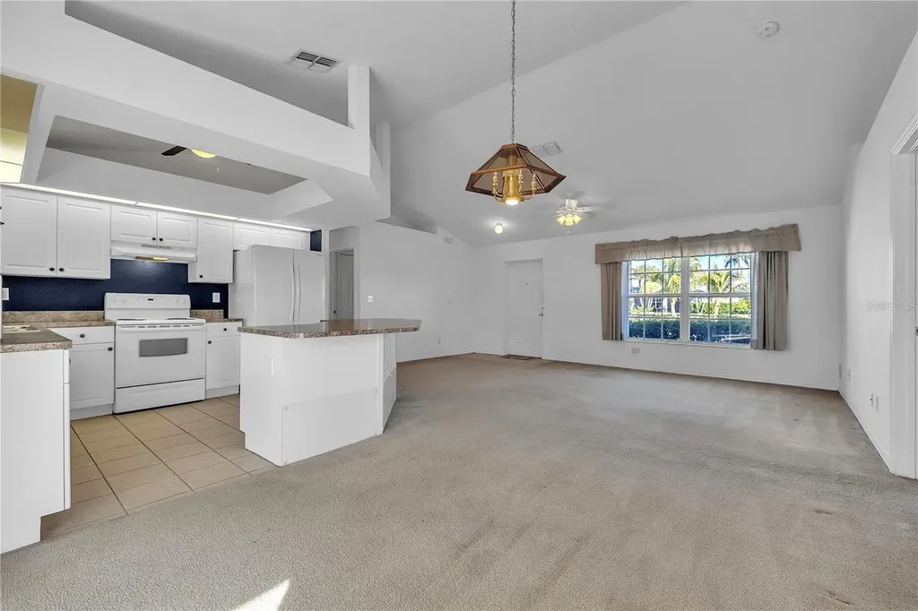 916 NE 4th Place Cape Coral FL 33909