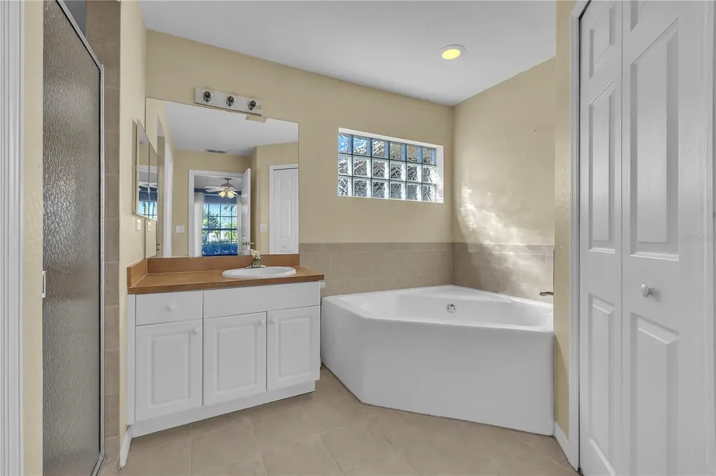 916 NE 4th Place Cape Coral FL 33909