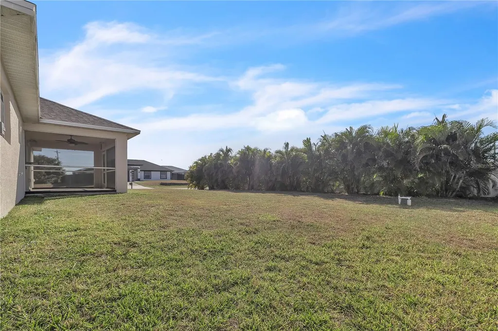 916 NE 4th Place Cape Coral FL 33909