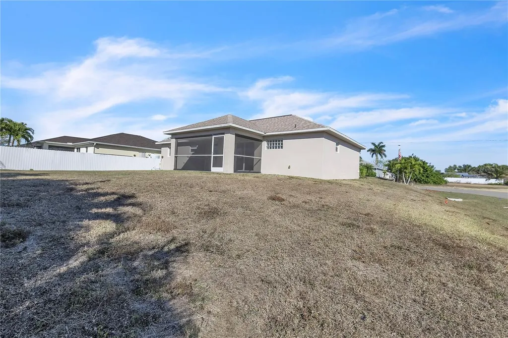 916 NE 4th Place Cape Coral FL 33909