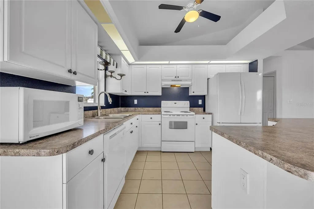 916 NE 4th Place Cape Coral FL 33909