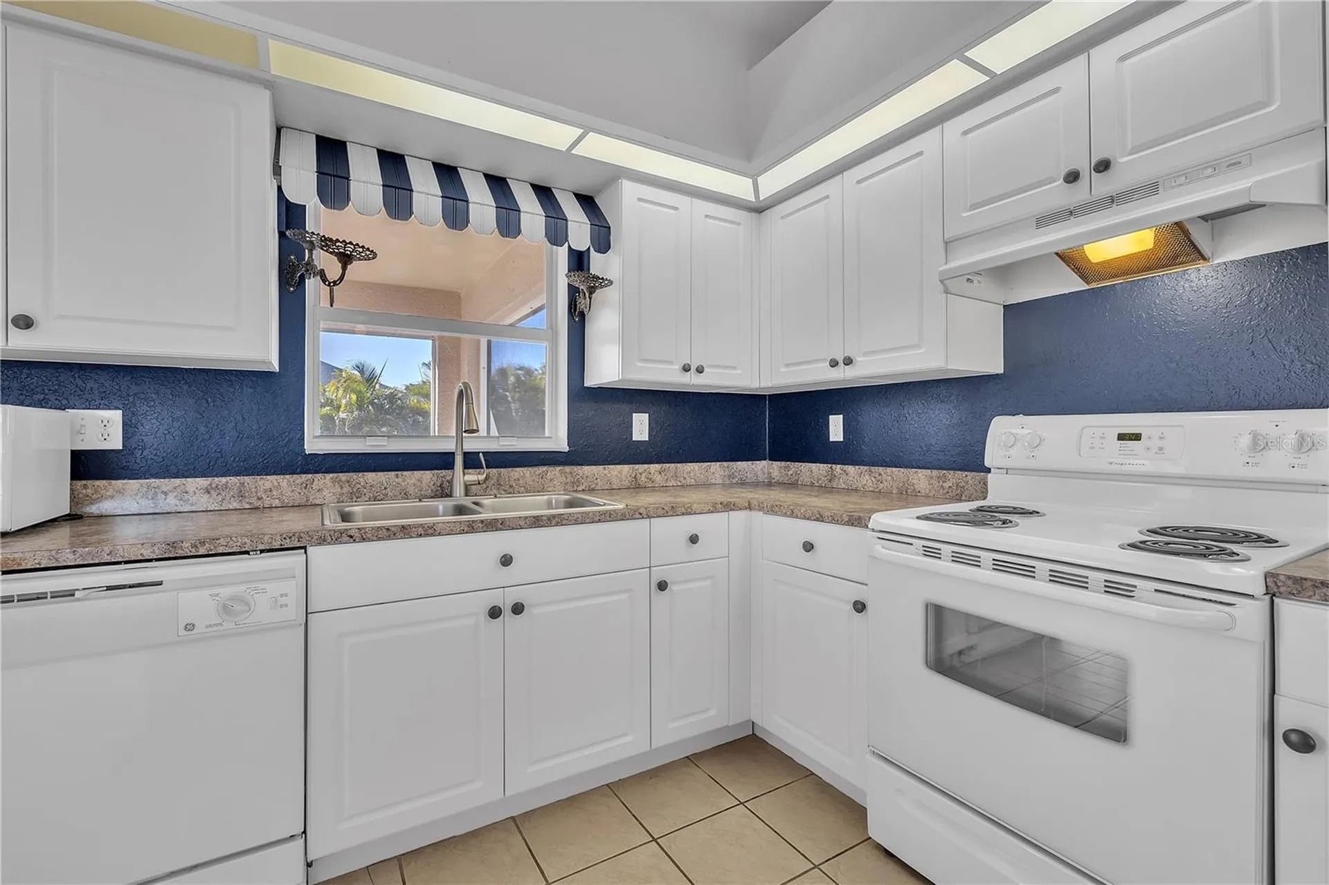 916 NE 4th Place Cape Coral FL 33909