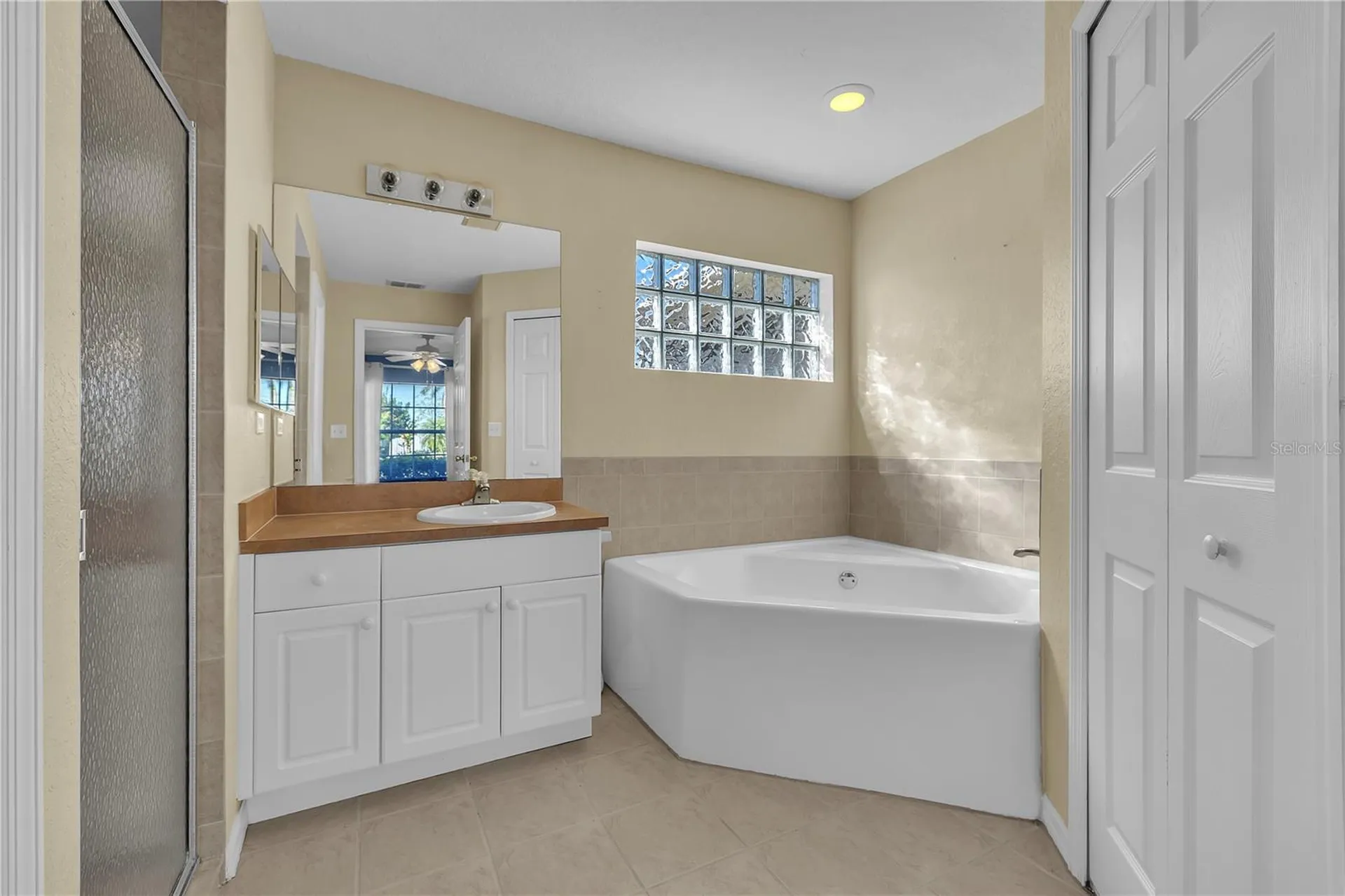 916 NE 4th Place Cape Coral FL 33909