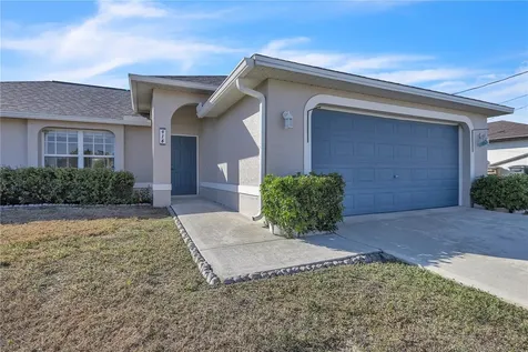 916 NE 4th Place Cape Coral FL 33909