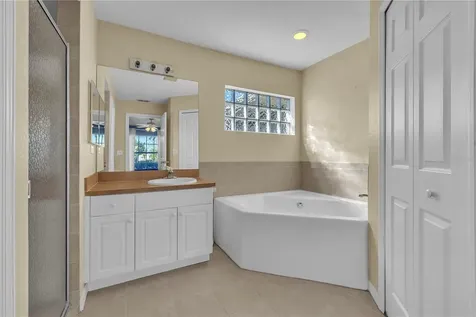 916 NE 4th Place Cape Coral FL 33909