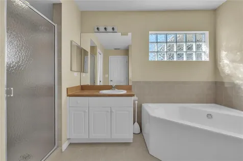 916 NE 4th Place Cape Coral FL 33909