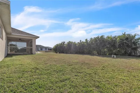 916 NE 4th Place Cape Coral FL 33909