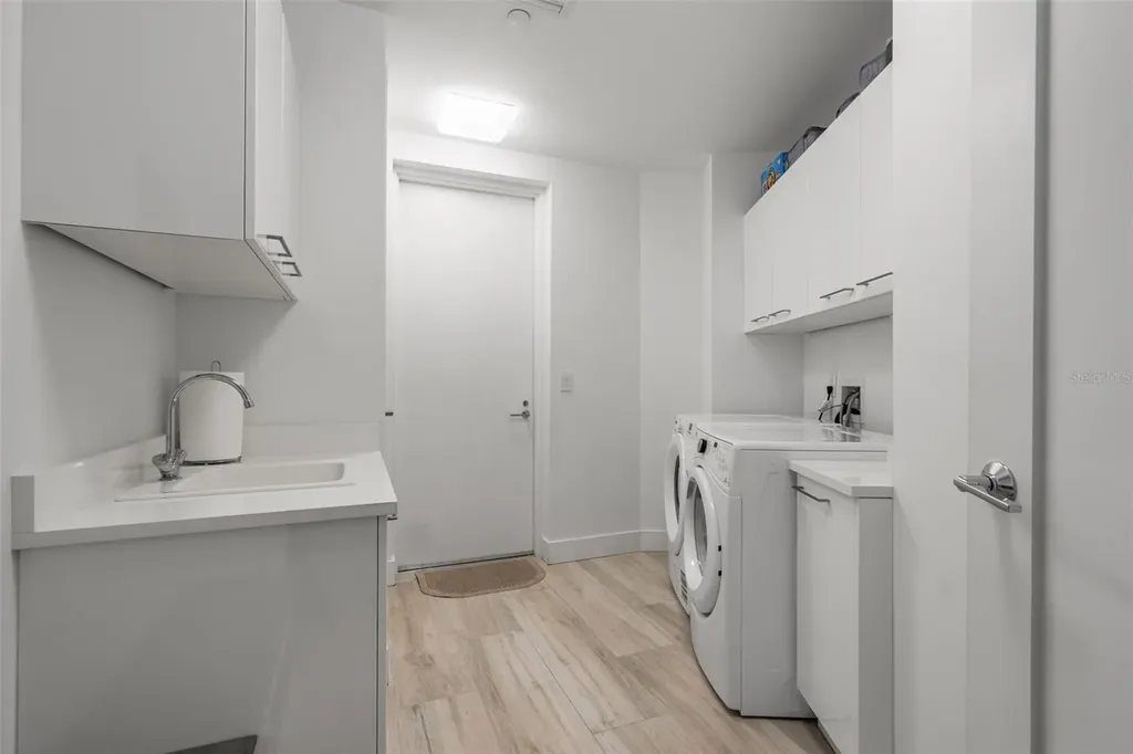 1155 N Gulfstream Avenue Sarasota FL 34236