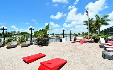 7150 N Tamiami Trail Sarasota FL 34243