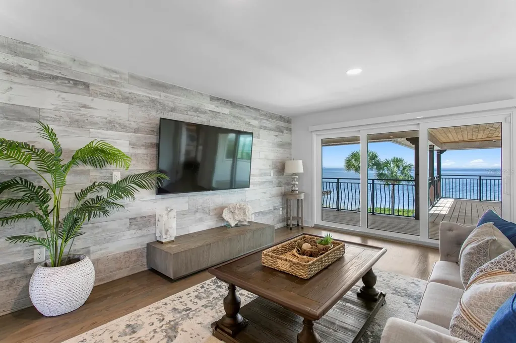 3915 Snapper Pointe Drive Tampa FL 33611