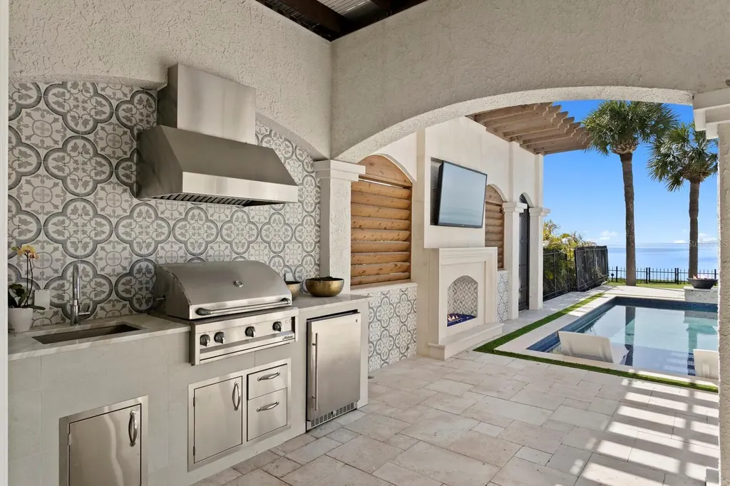 3915 Snapper Pointe Drive Tampa FL 33611