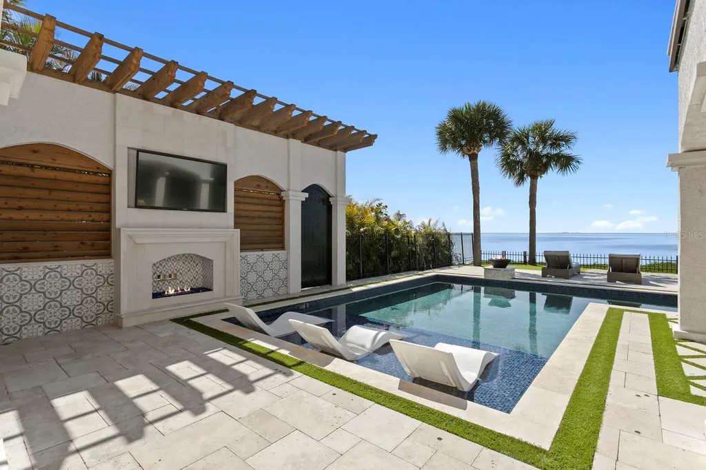 3915 Snapper Pointe Drive Tampa FL 33611