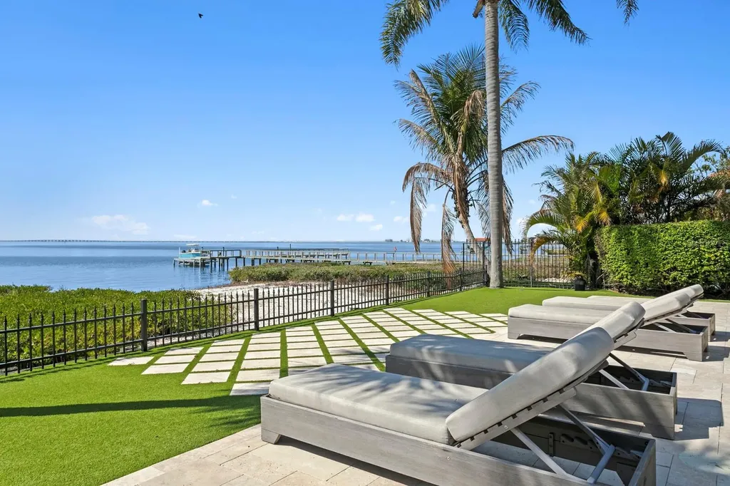3915 Snapper Pointe Drive Tampa FL 33611