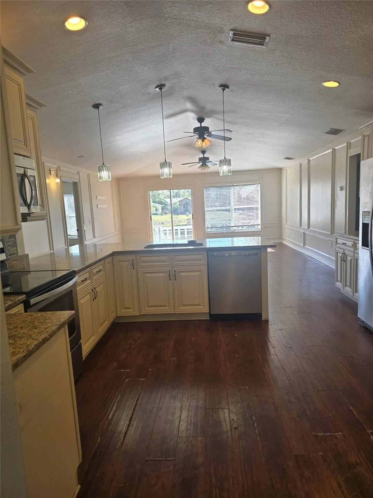 671 W Cadillac Drive Altamonte Springs FL 32714