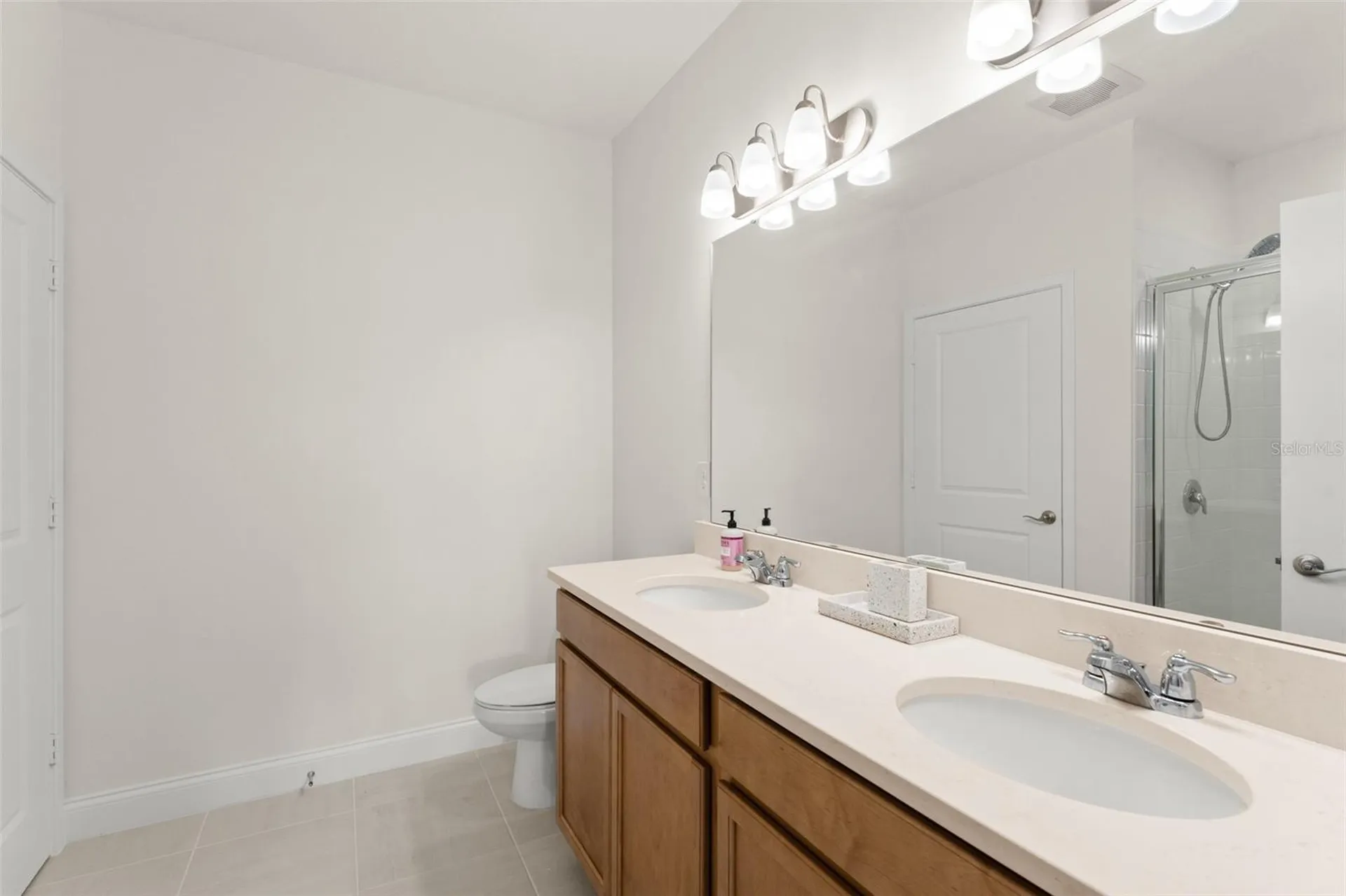 7521 Laureate Boulevard Orlando FL 32827