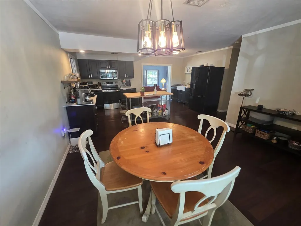 1015 Rhodes Avenue Sarasota FL 34237