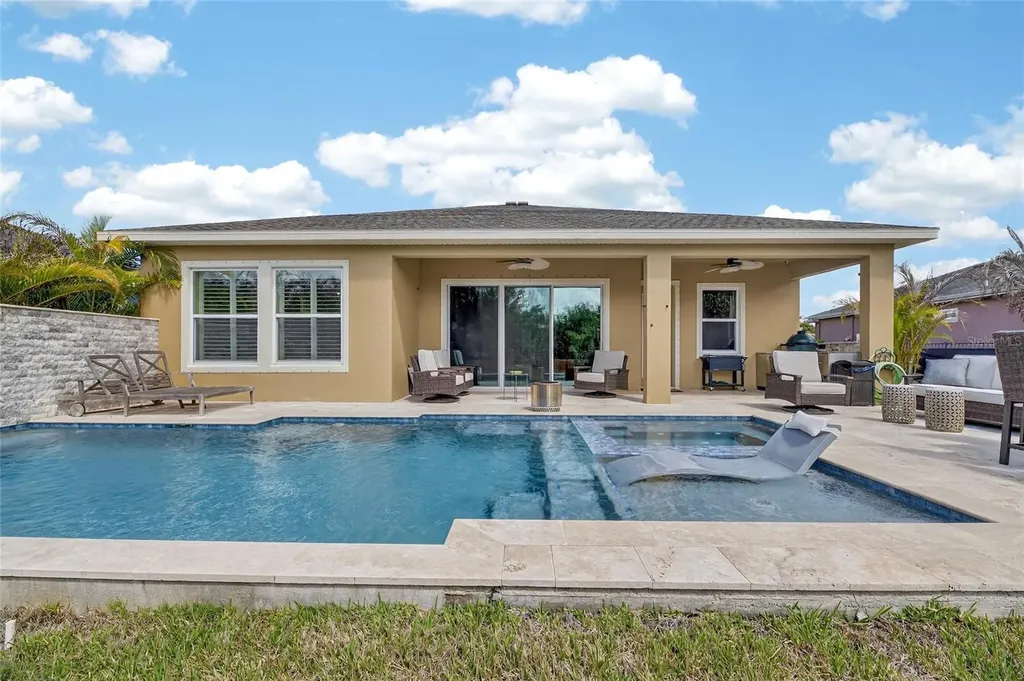 6909 Crestpoint Drive Apollo Beach FL 33572