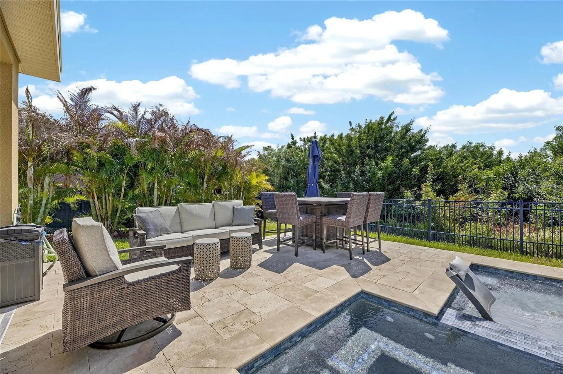 6909 Crestpoint Drive Apollo Beach FL 33572