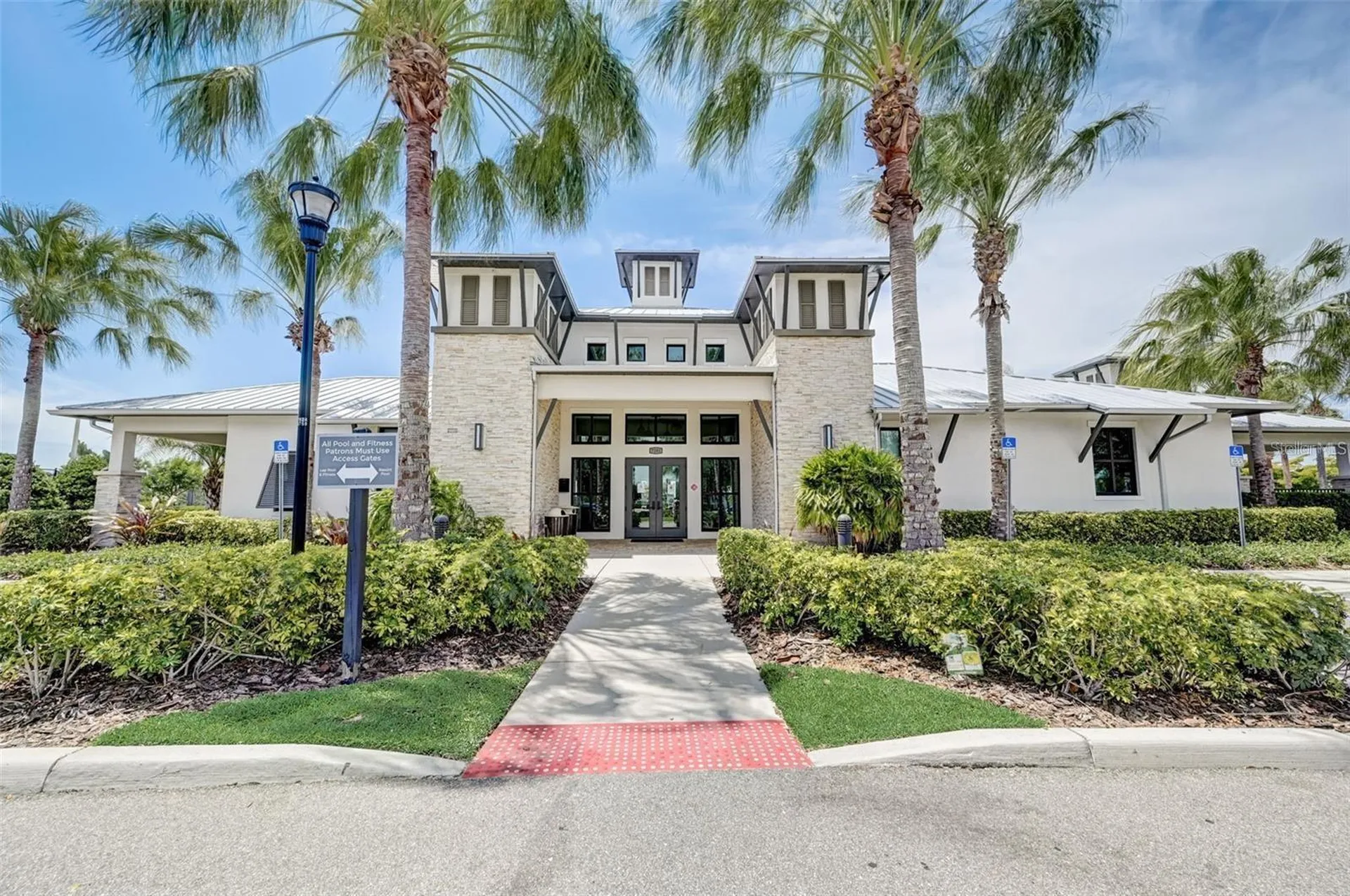 6909 Crestpoint Drive Apollo Beach FL 33572