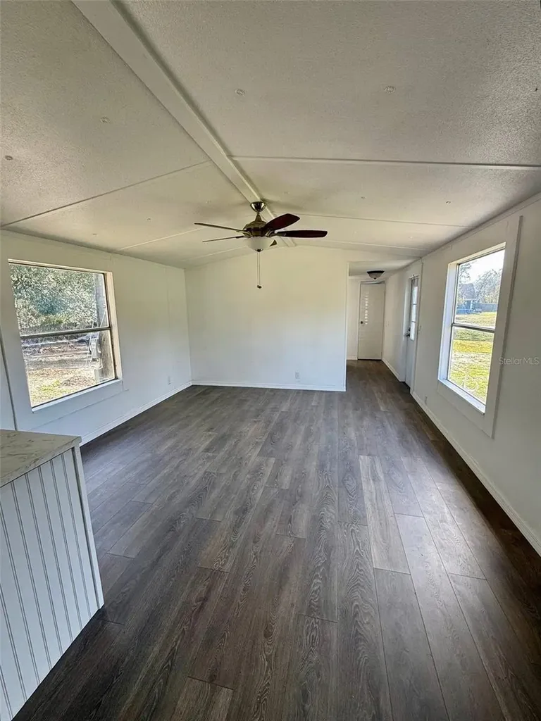 1516 Commercial Place Zephyrhills FL 33540
