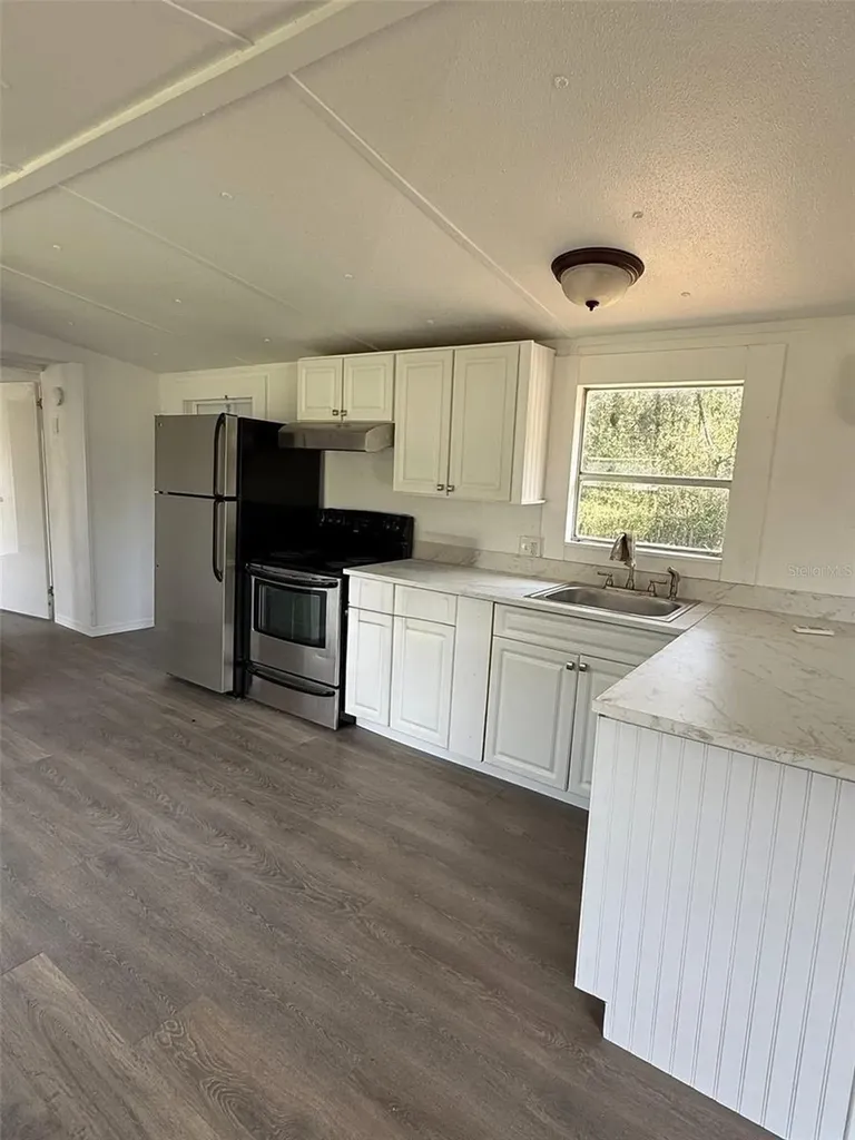 1516 Commercial Place Zephyrhills FL 33540