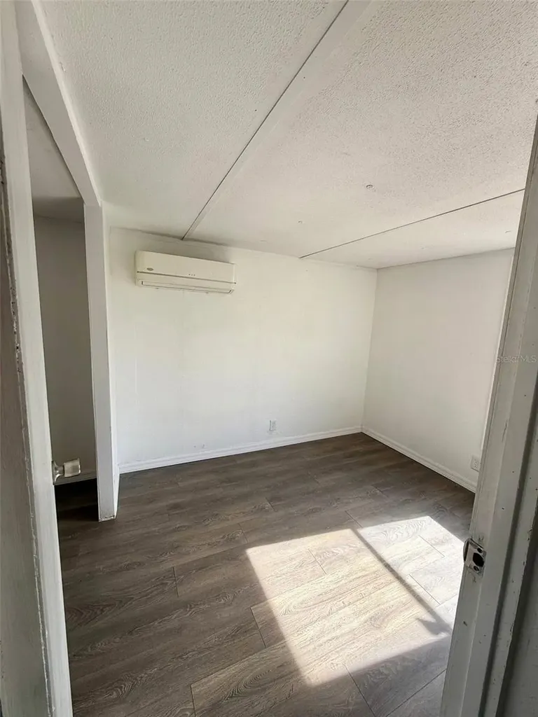 1516 Commercial Place Zephyrhills FL 33540