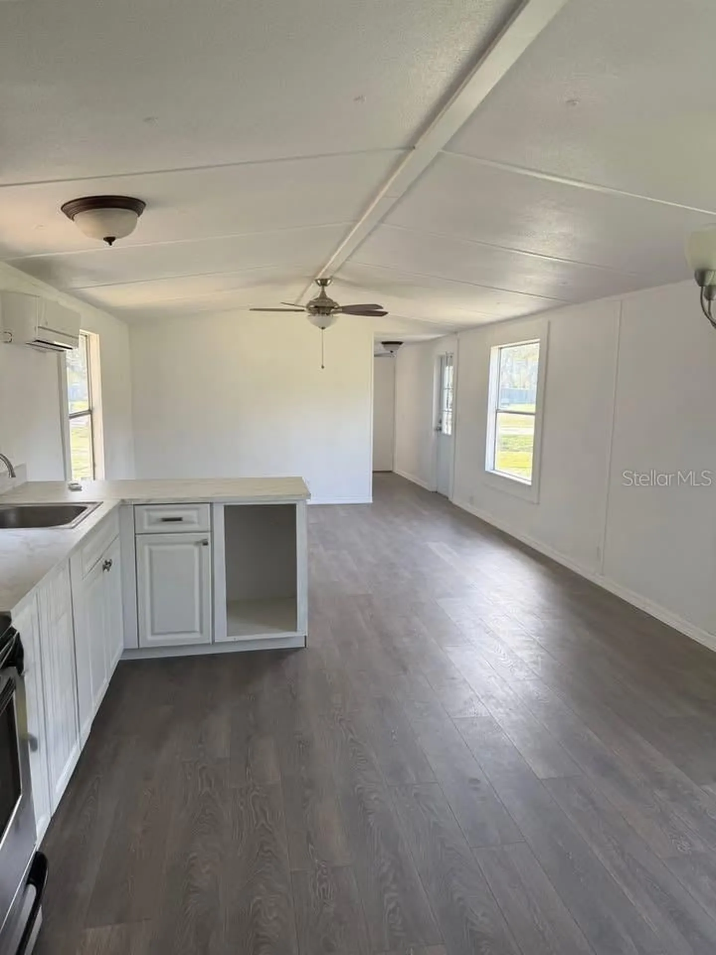 1516 Commercial Place Zephyrhills FL 33540