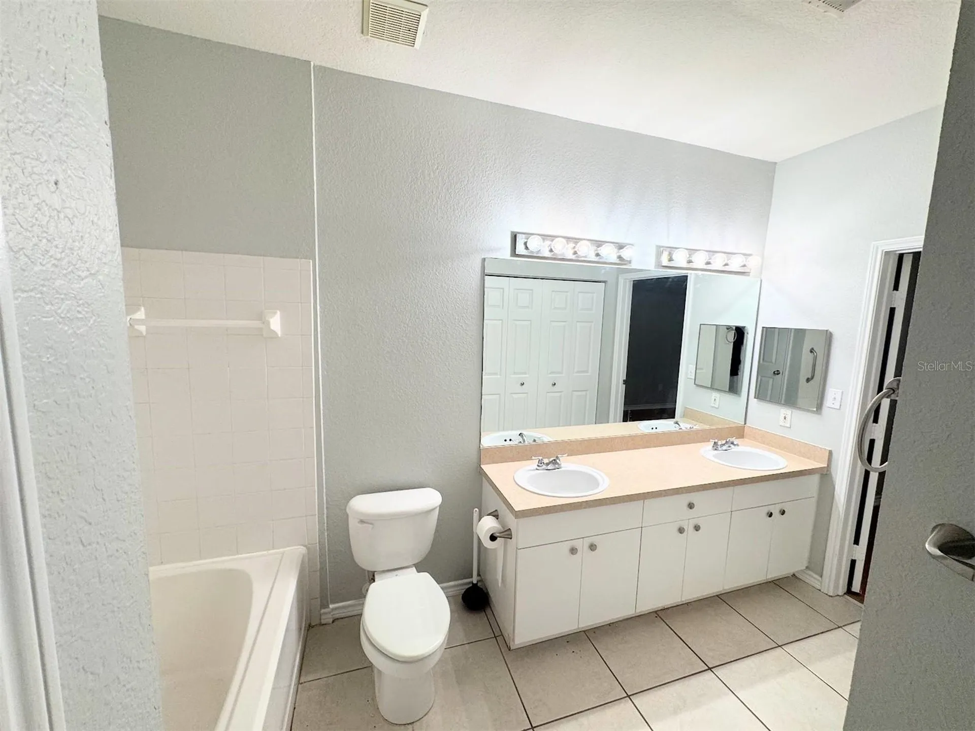 4305 Bayside Village Drive Tampa FL 33615