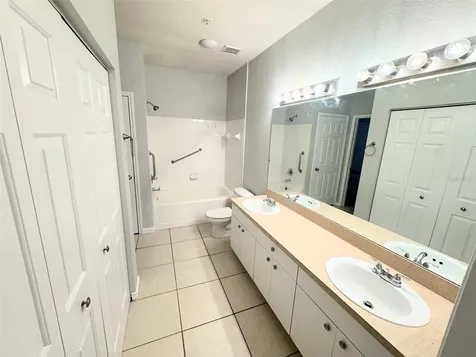 4305 Bayside Village Drive Tampa FL 33615