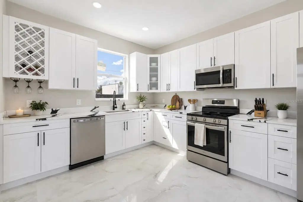 1326 NE 7th Place Cape Coral FL 33909