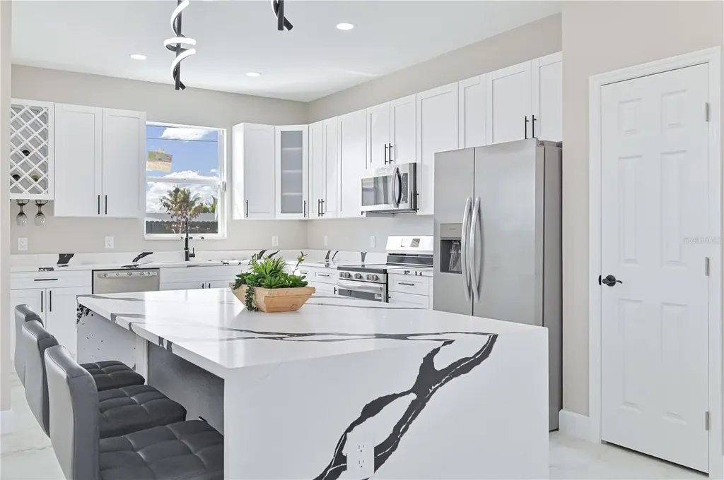 1326 NE 7th Place Cape Coral FL 33909